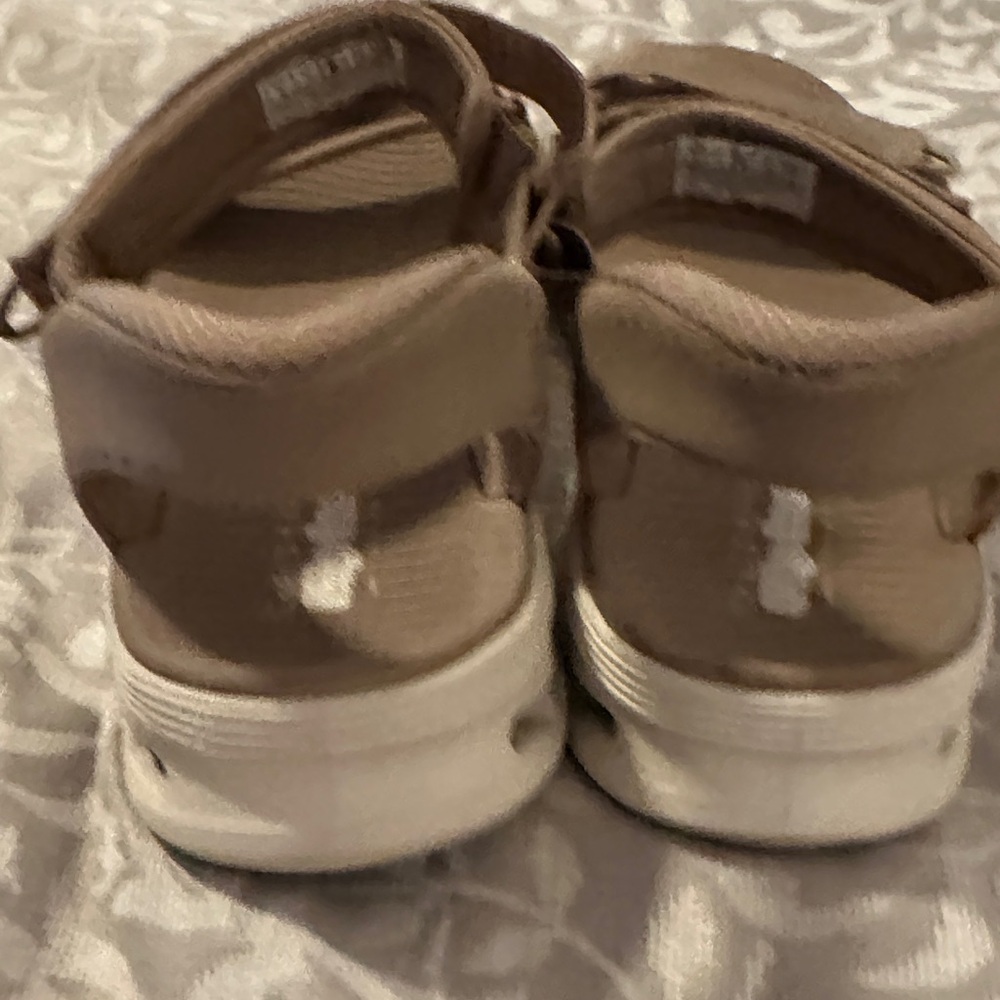 Skechers tan brown slip-on with white logo - Picture 5 of 11